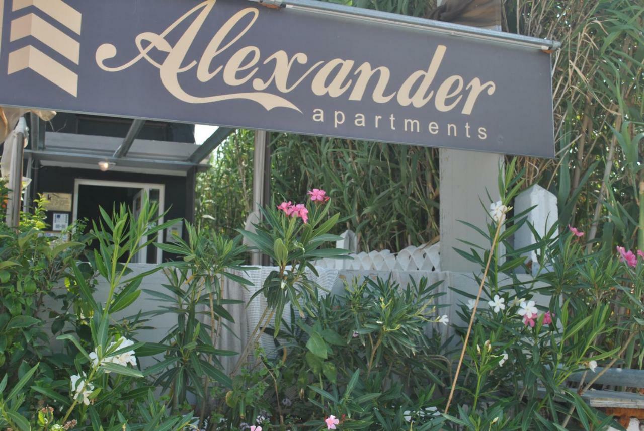 Alexander Apartments アレクサンドルポリス エクステリア 写真